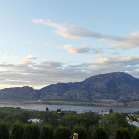 Shiraz Villa Osoyoos Exterior photo