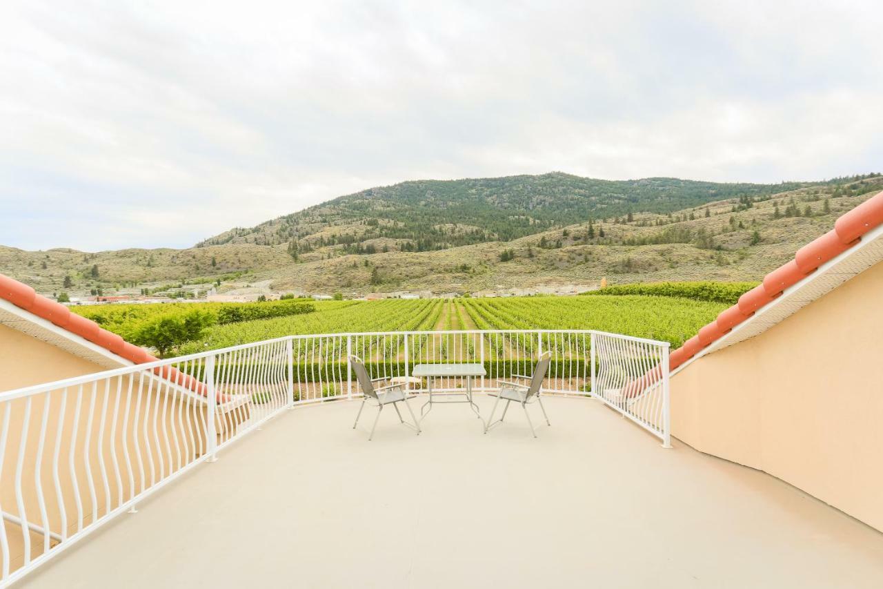 Shiraz Villa Osoyoos Exterior photo